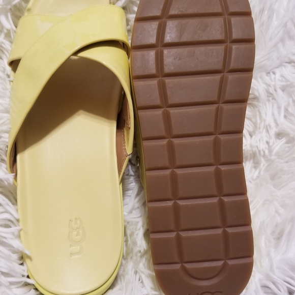 Ugg - Picture 2 of 6